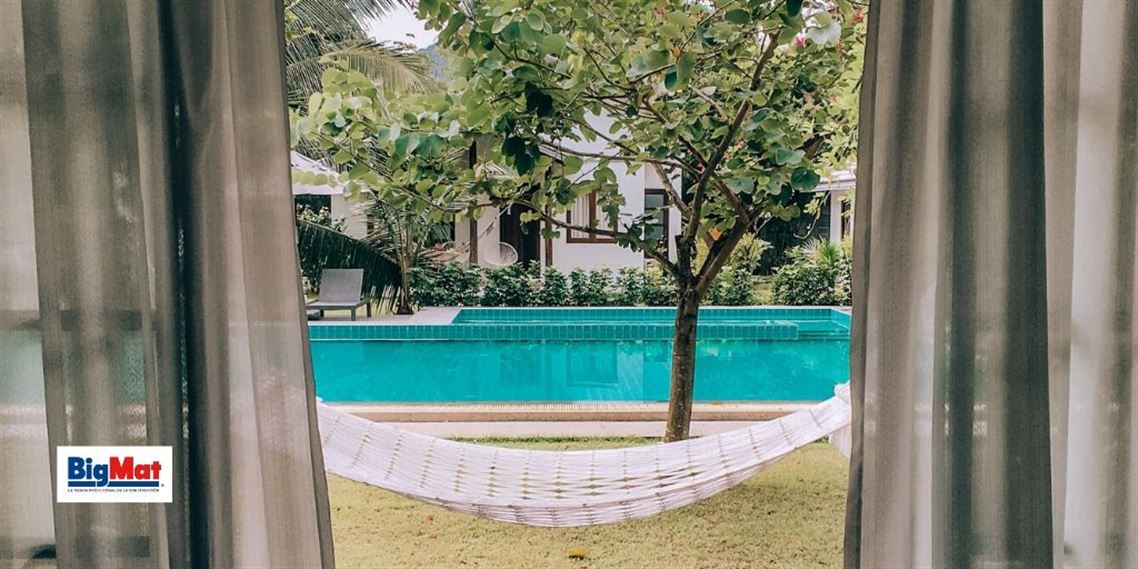 8 Ideas para integrar tu piscina al jardín