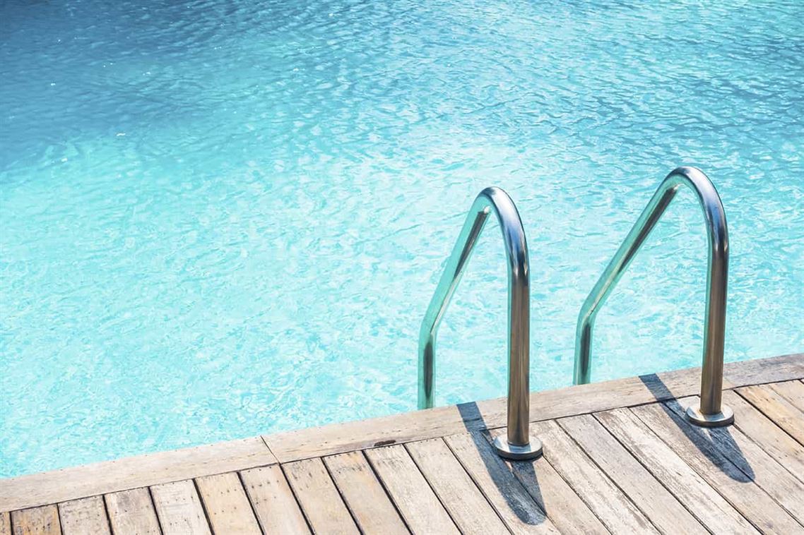 Los Productos Imprescindibles para el Cuidado de tu Piscina