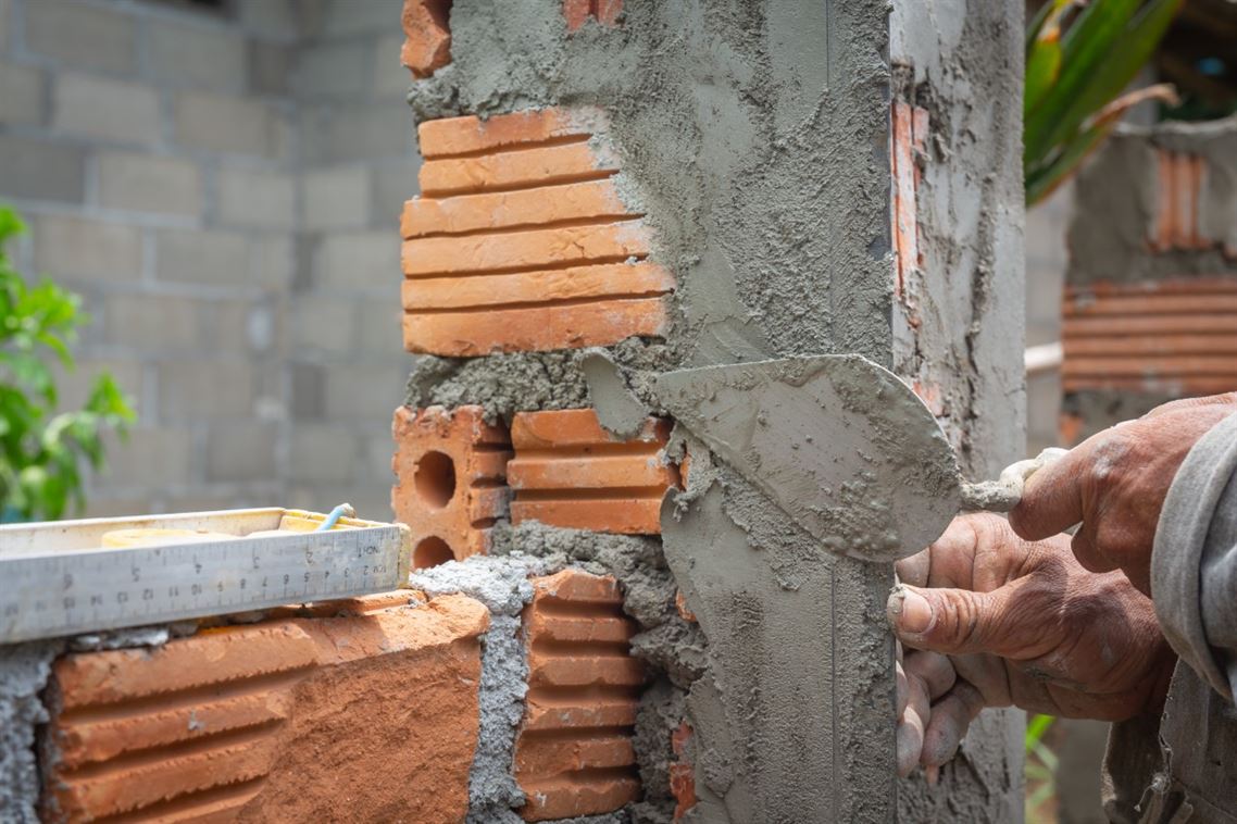 Como construir um muro de tijolo no seu jardim
