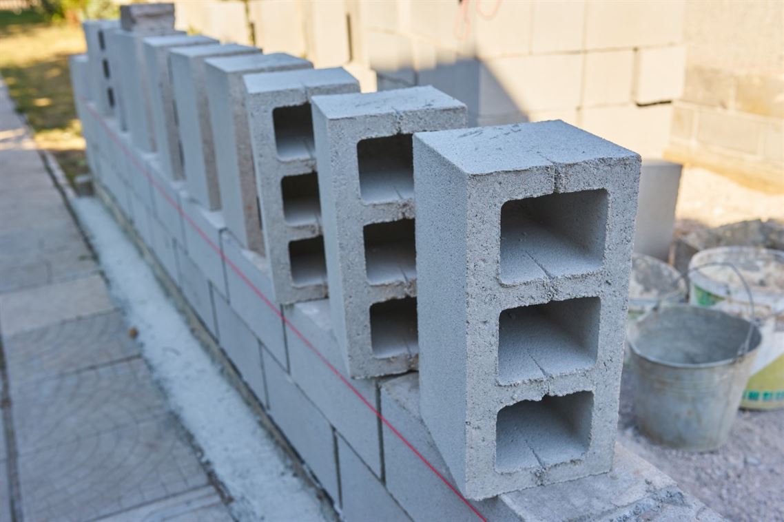 Bloques de hormigón vs. ladrillos ¿Cuál es mejor para tu construcción