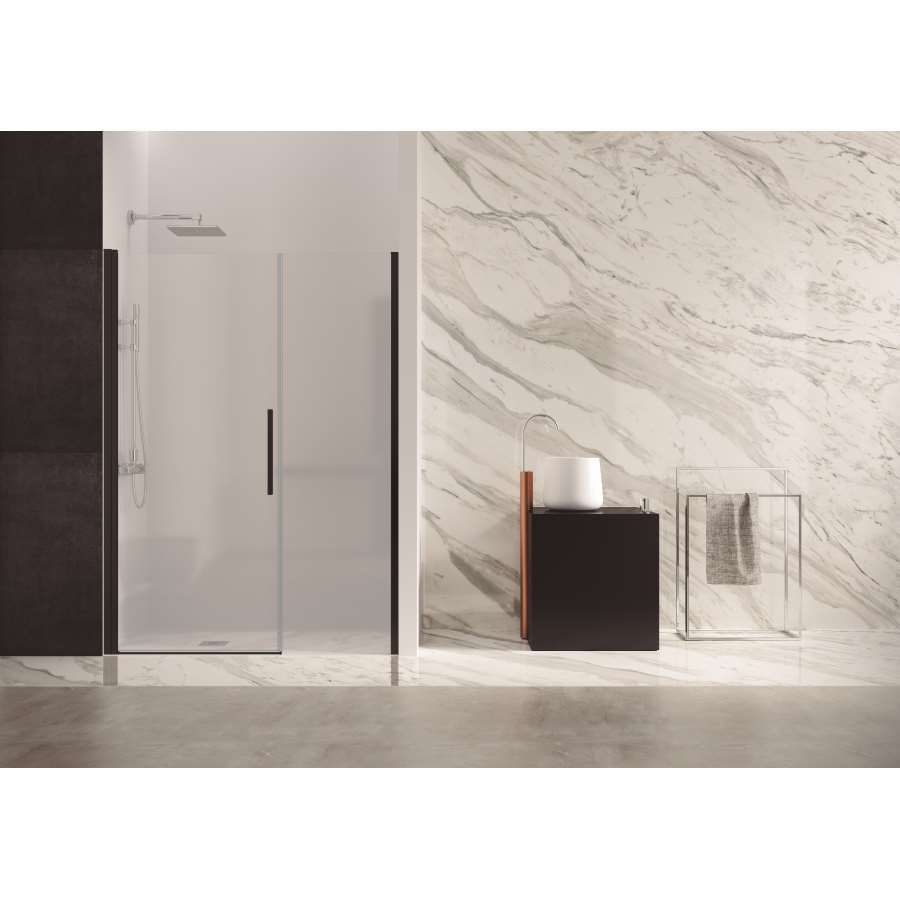 Imagen principal del productoFIJO CONTINUO DUCHA INDICO 25 CM P/ABATIBLE NEGRO CRS TRANSP